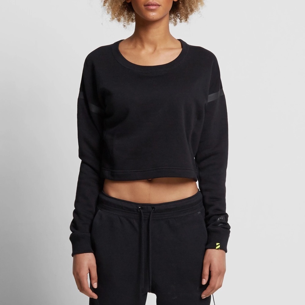 NIKE WOMEN'S RU TECH FLEECE CROPPED CREW
BLACK